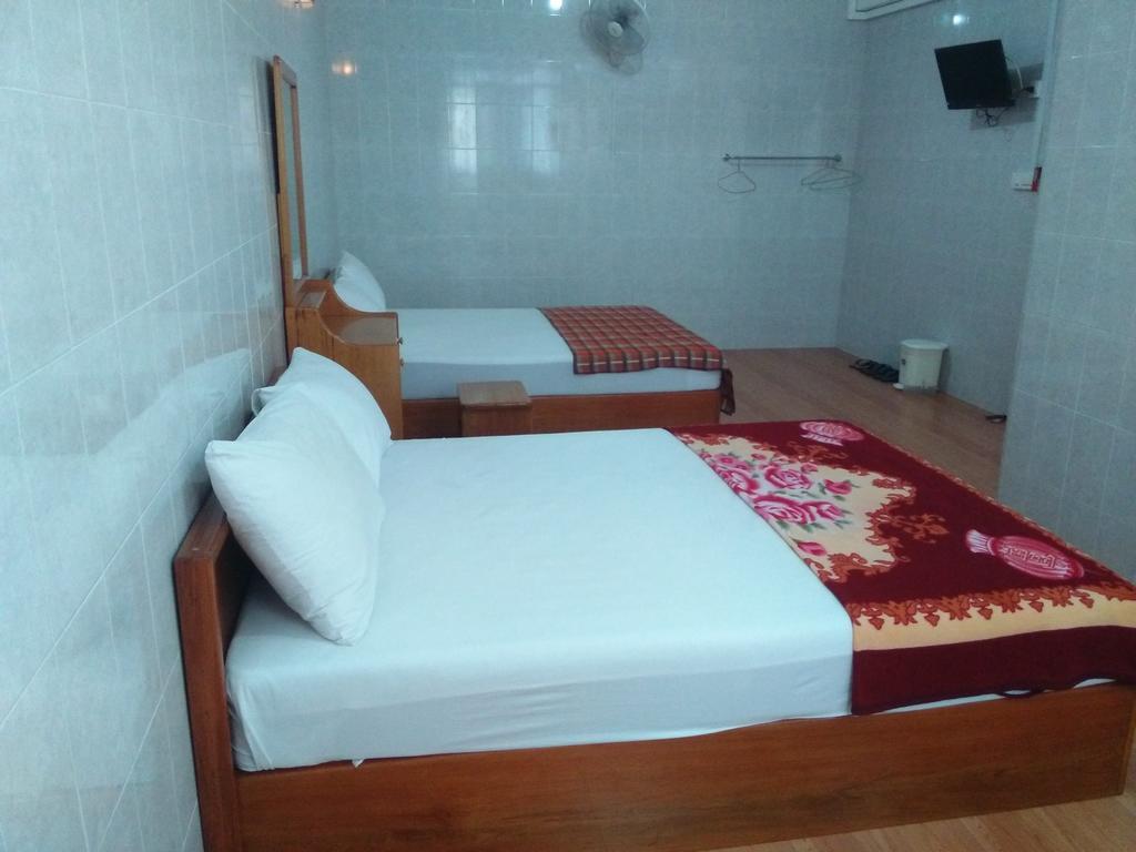 Penguin Hotel Kawthaung Exteriör bild
