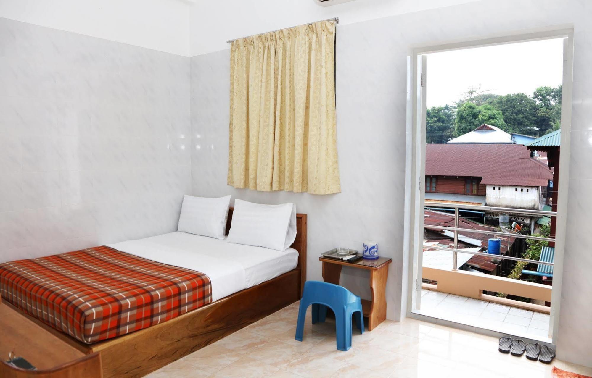 Penguin Hotel Kawthaung Exteriör bild